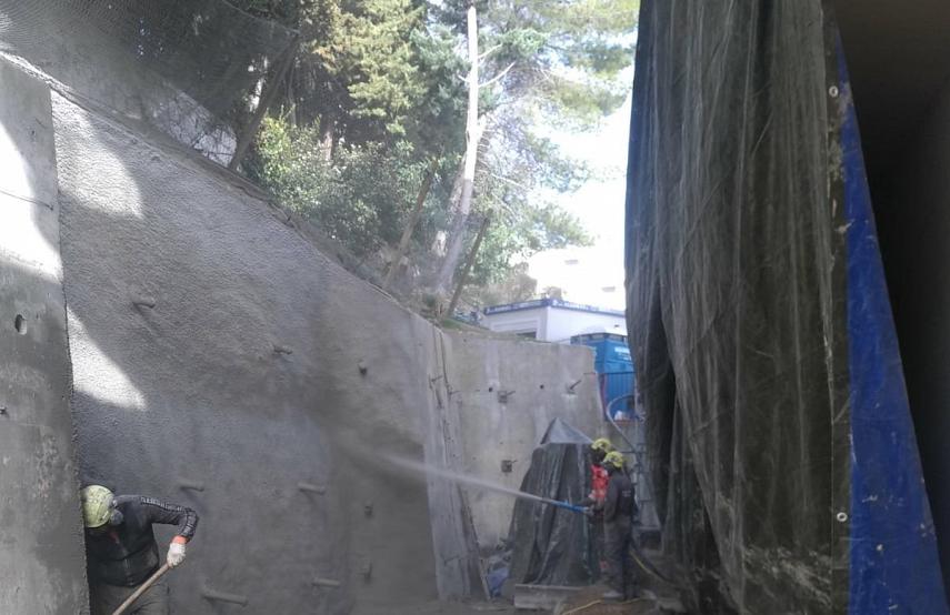 Projection du béton en cours