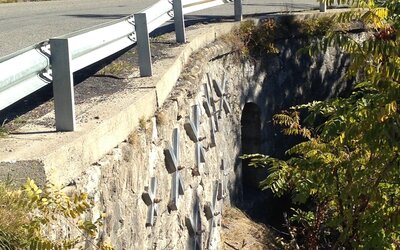 Confortement d'un mur de soutènement par clous d'ancrage à Embrun (05)