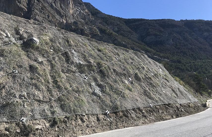 Nouveau grillage plaqué mis en place - ouvrage terminé