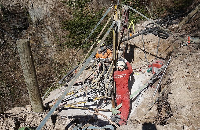 Réalisation des massifs de fondation de la passerelle piétonne - Brides les Bains