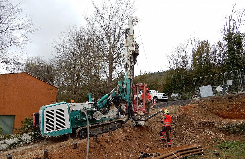 Foreuse sur chenilles