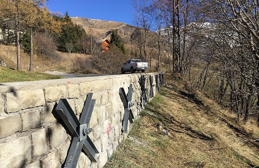 Clous de confortement en aval de route à Orcières (05) - 2015