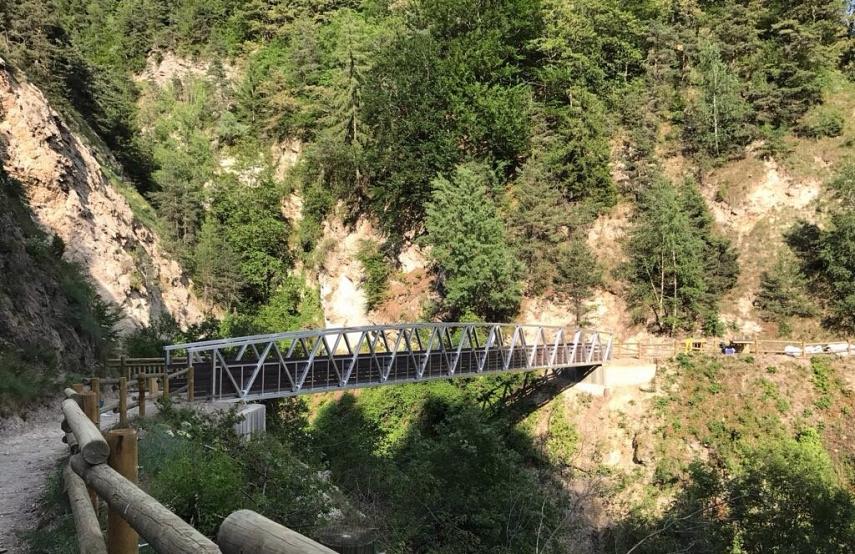 Réalisation des massifs de fondation de la passerelle piétonne - Brides les Bains