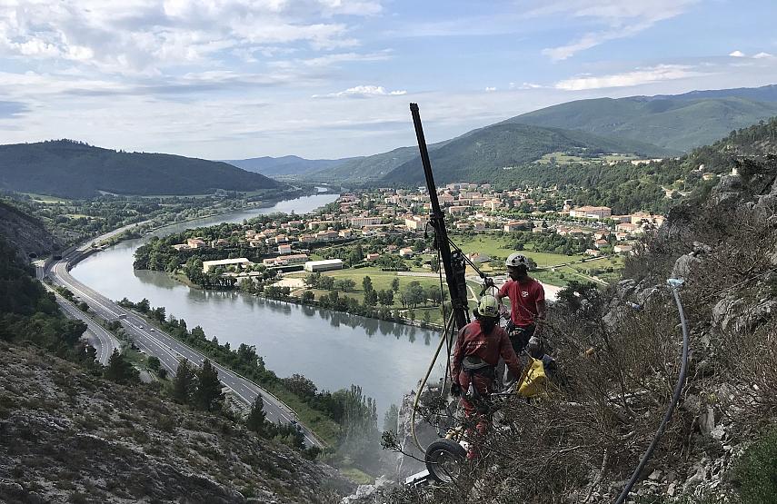 Forage en technique acrobatique - Sisteron 05